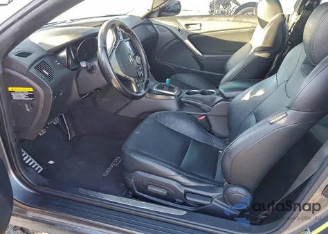 2013 Hyundai Genesis Coupe 3.8L z USA, uszkodzony, nr VIN KMHHU6KJ8DU113091